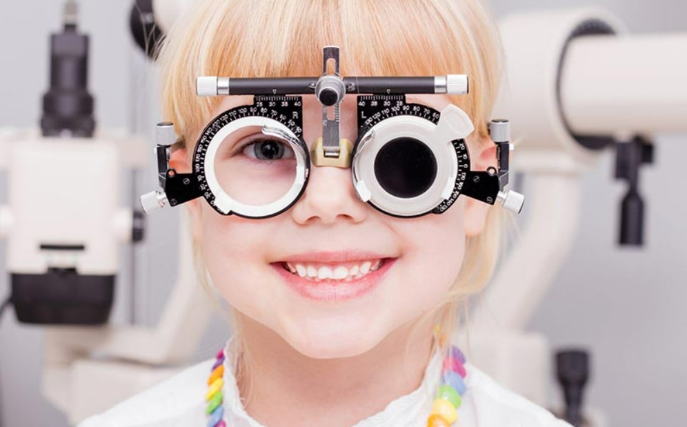 بهترین کلینیک چشم پزشکی قم چه امکاناتی دارد؟