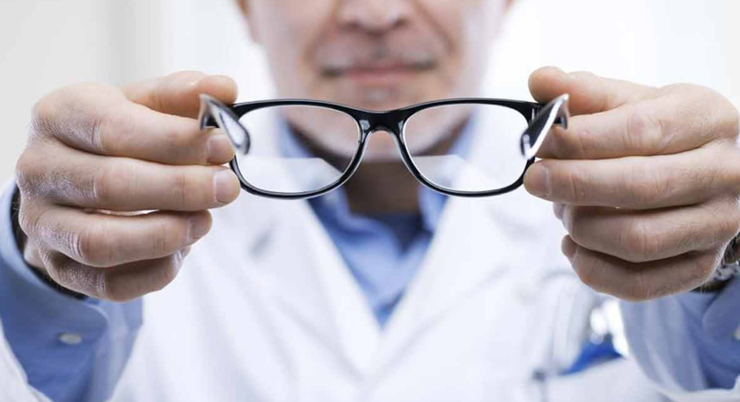 بهترین متخصص چشم قم چه جراحی‌هایی انجام می‌دهد؟